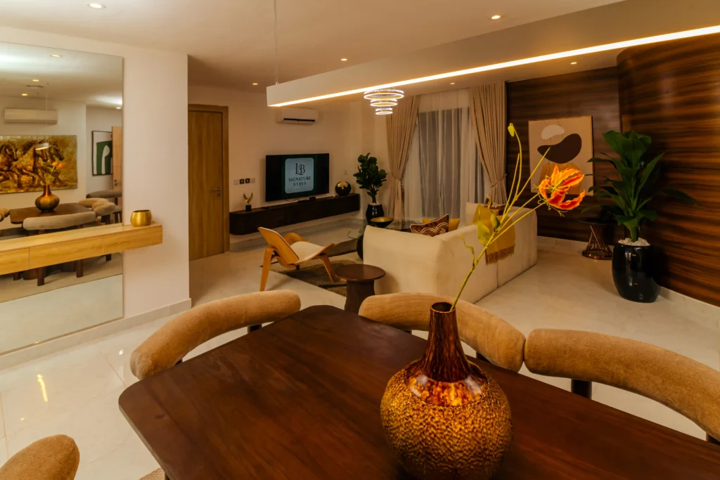 L&B Signature Stays East Unit Apartment